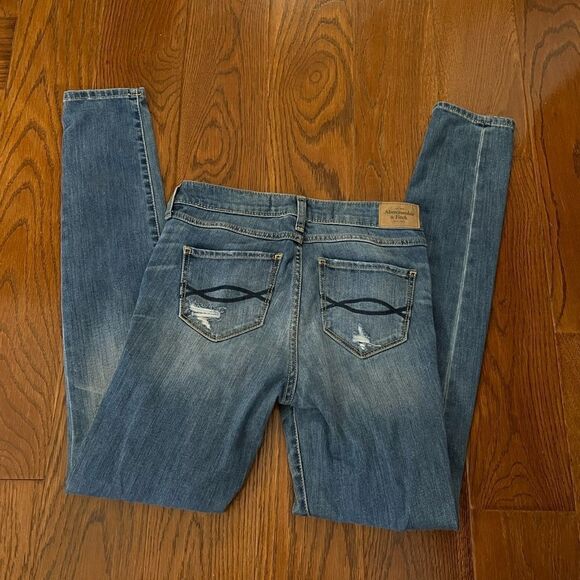 Embellished Abercrombie & Fitch size 0/25 skinny jeans - Picture 3 of 6